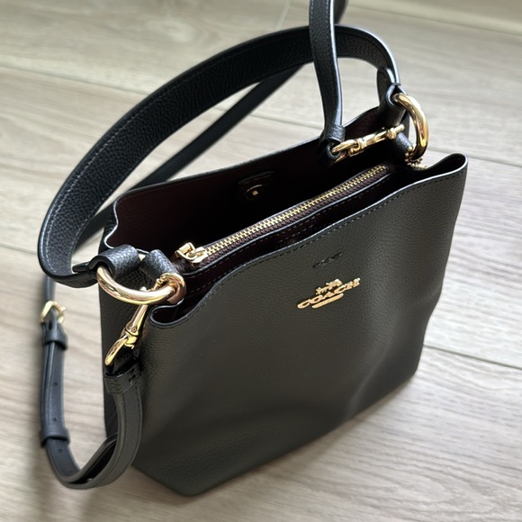 Coach Elegant Black Shoulder Bag - Picture 6 of 7